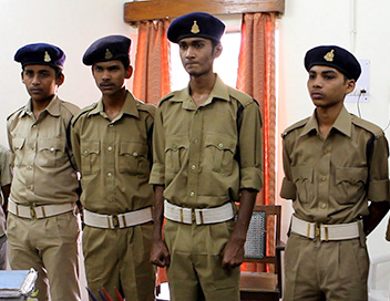 360-GEO - En Inde, policier ds 6 ans ?