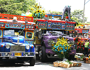 360-GEO - La Colombie et ses bus multicolores