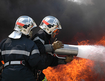 90' Enqutes - Incendie, premiers secours, agressions : les pompiers de banlieue en action