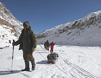 Chemins d'cole, chemins de tous les dangers - L'Himalaya