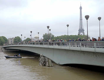 Paris sous les eaux : la grande crue